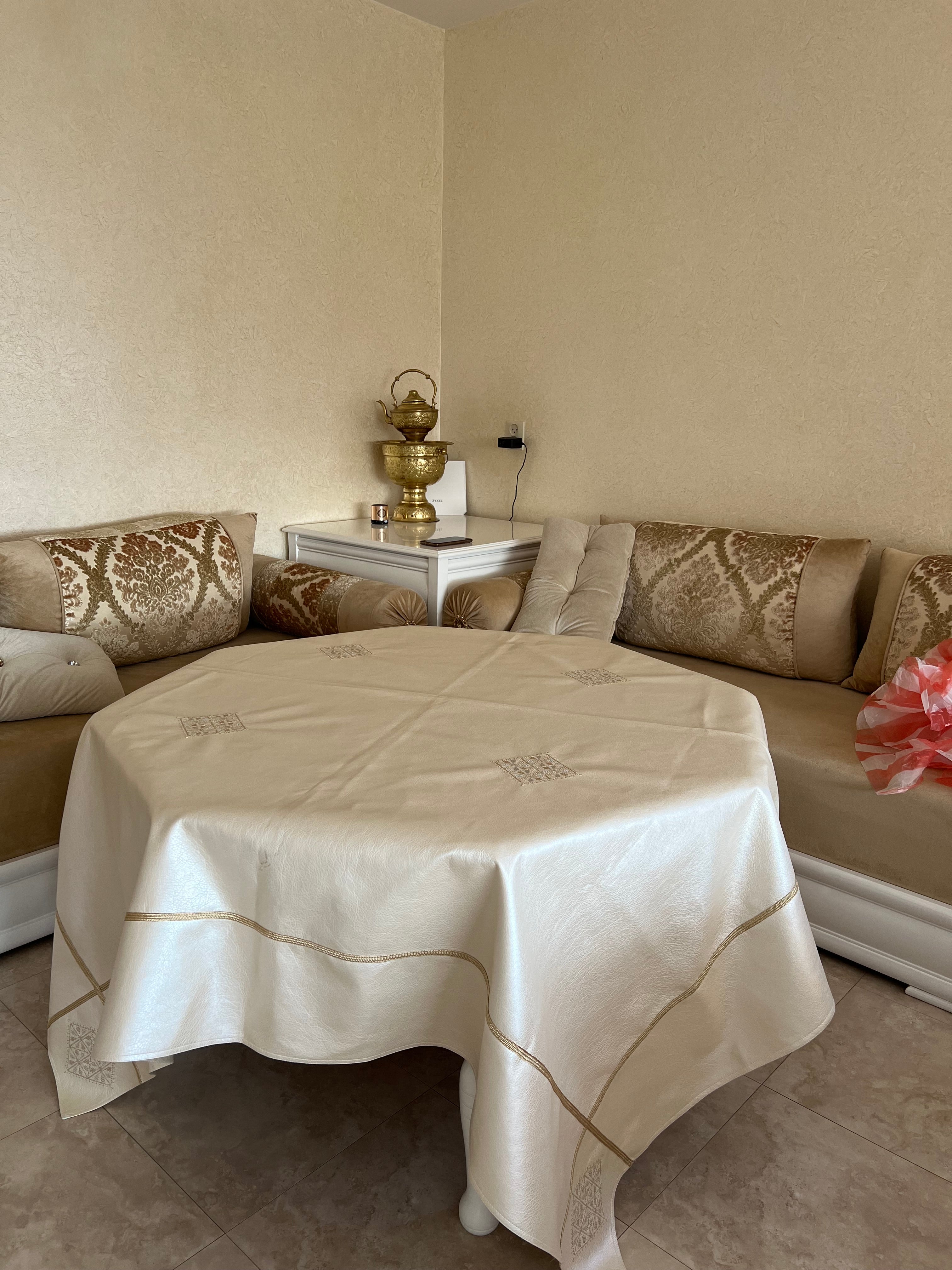 Nappe de table en simili cuir – Motif Fasia Gherza