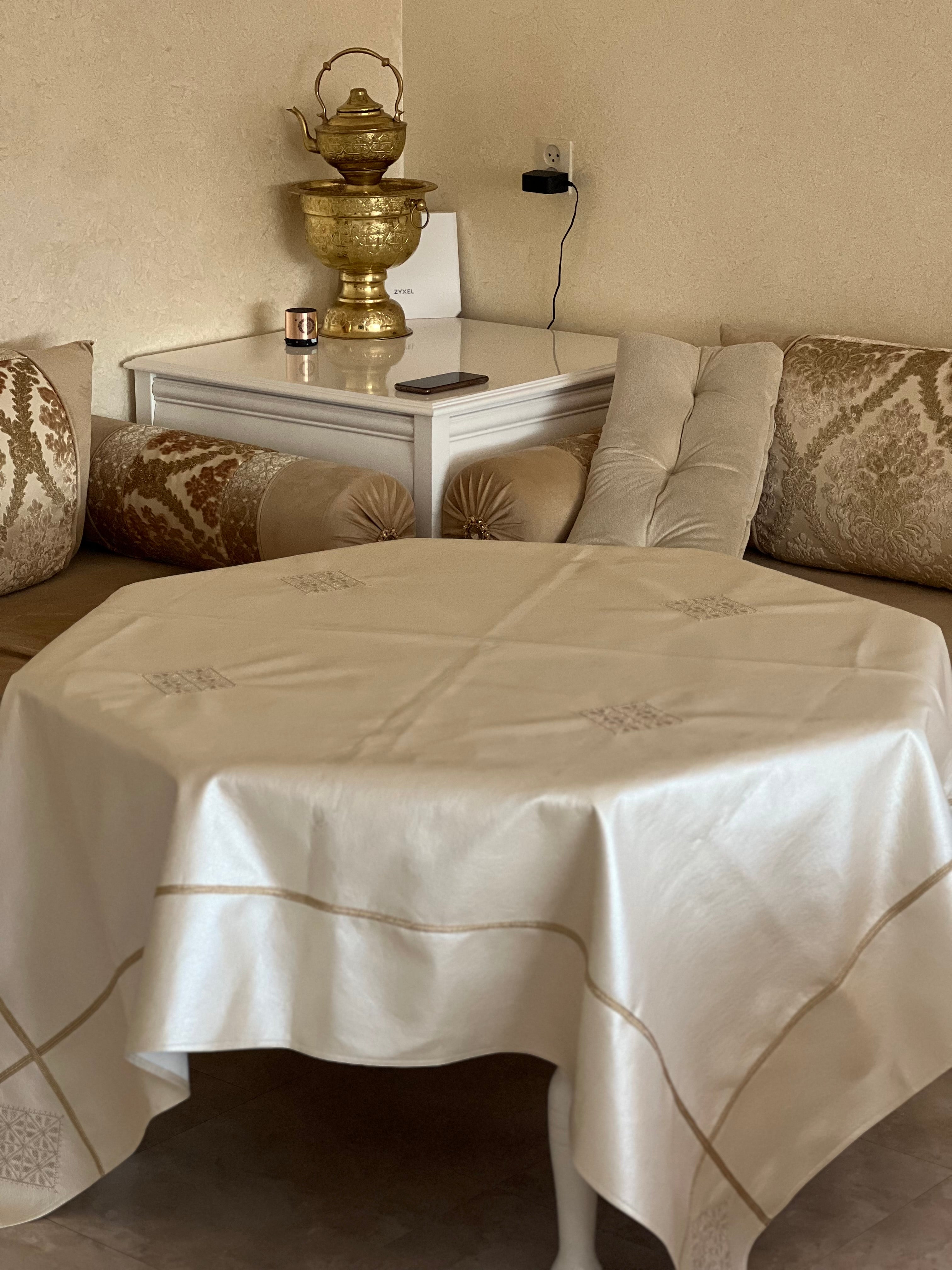 Nappe de table en simili cuir – Motif Fasia Gherza