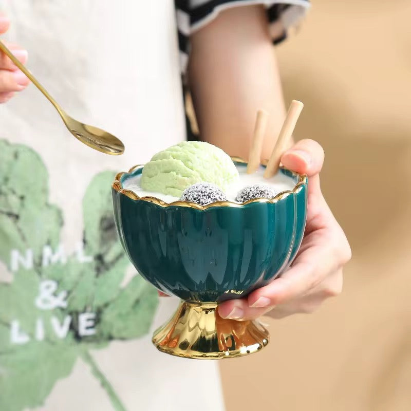Tasses à dessert avec plateau
