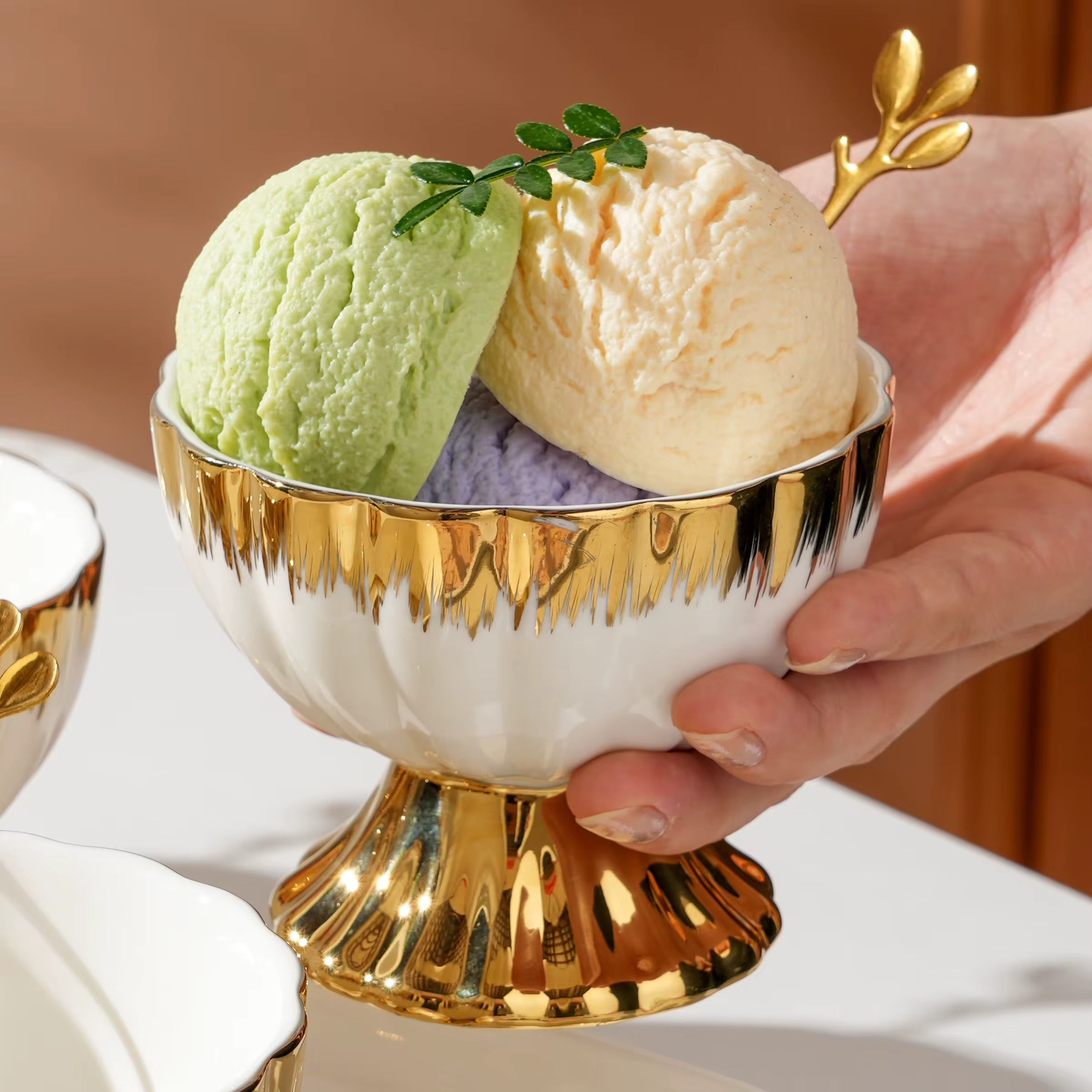 Tasses à dessert avec plateau