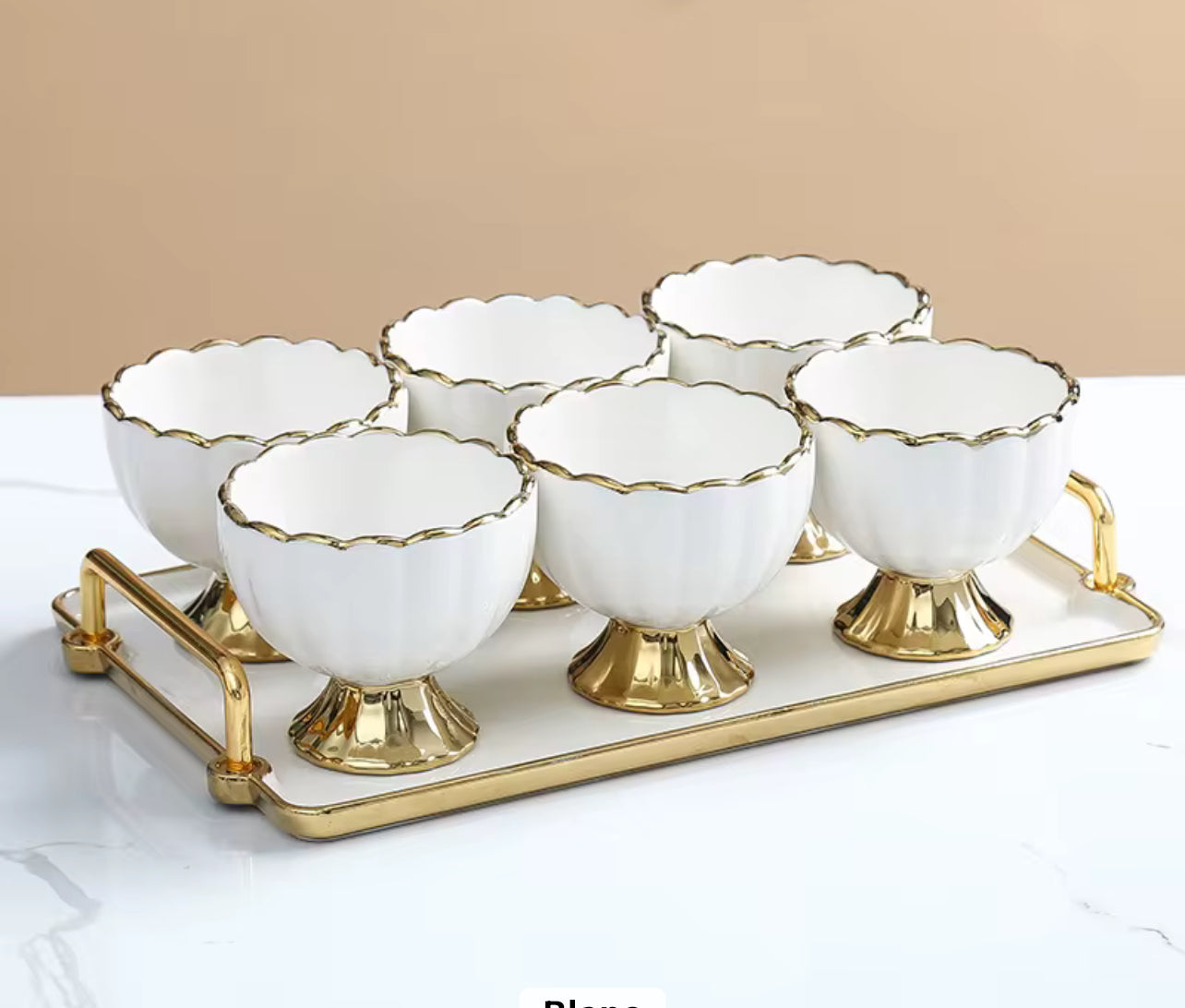 Tasses à dessert avec plateau