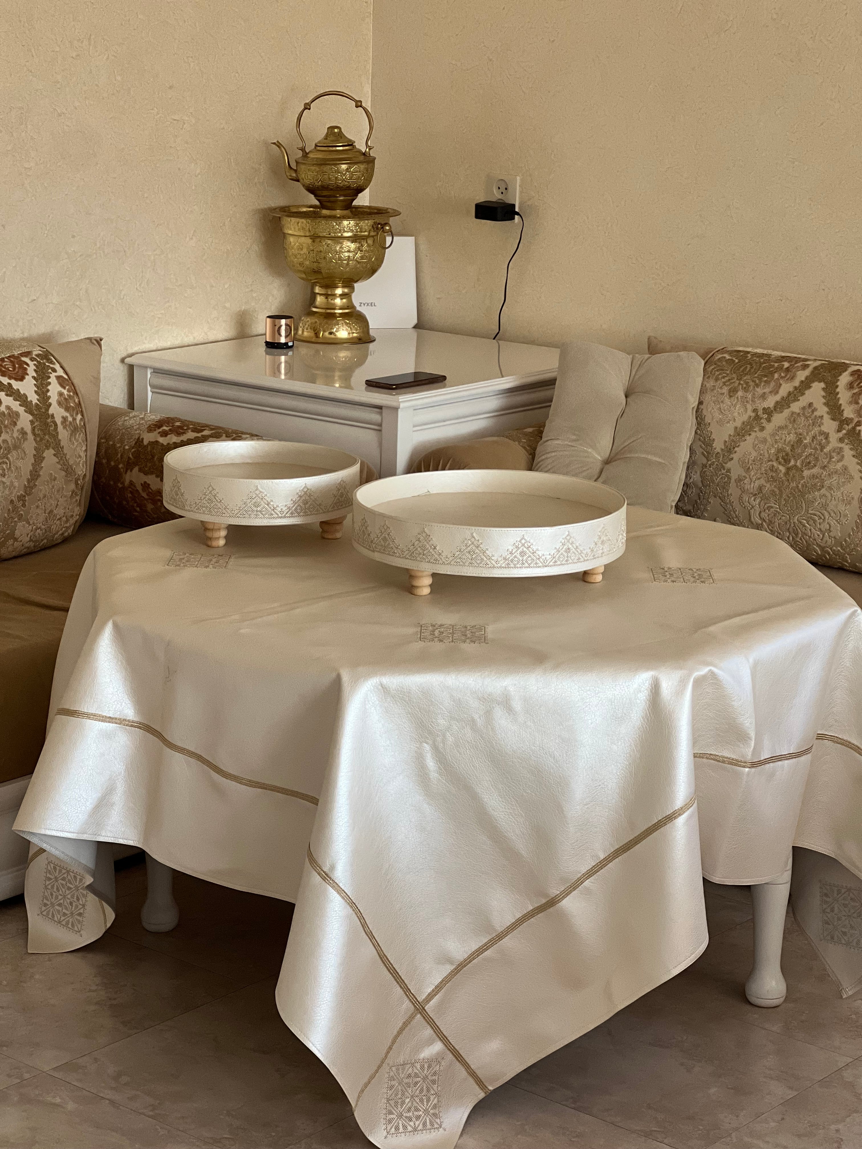 Nappe de table en simili cuir – Motif Fasia Gherza
