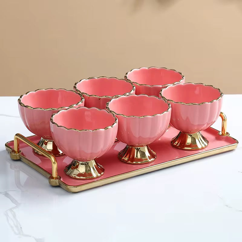 Tasses à dessert avec plateau