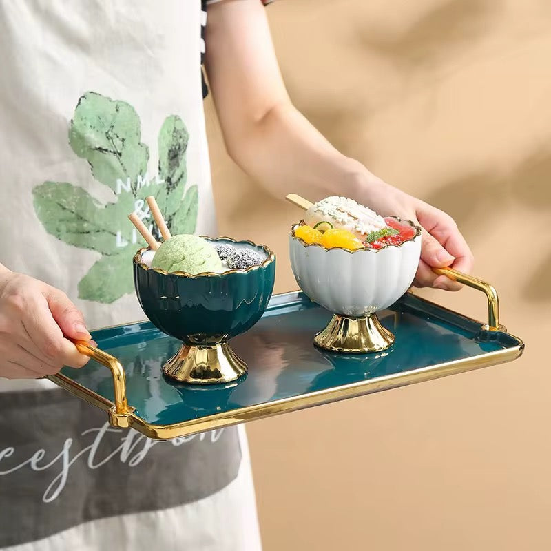 Tasses à dessert avec plateau