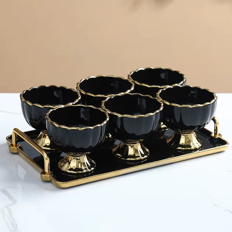 Tasses à dessert avec plateau