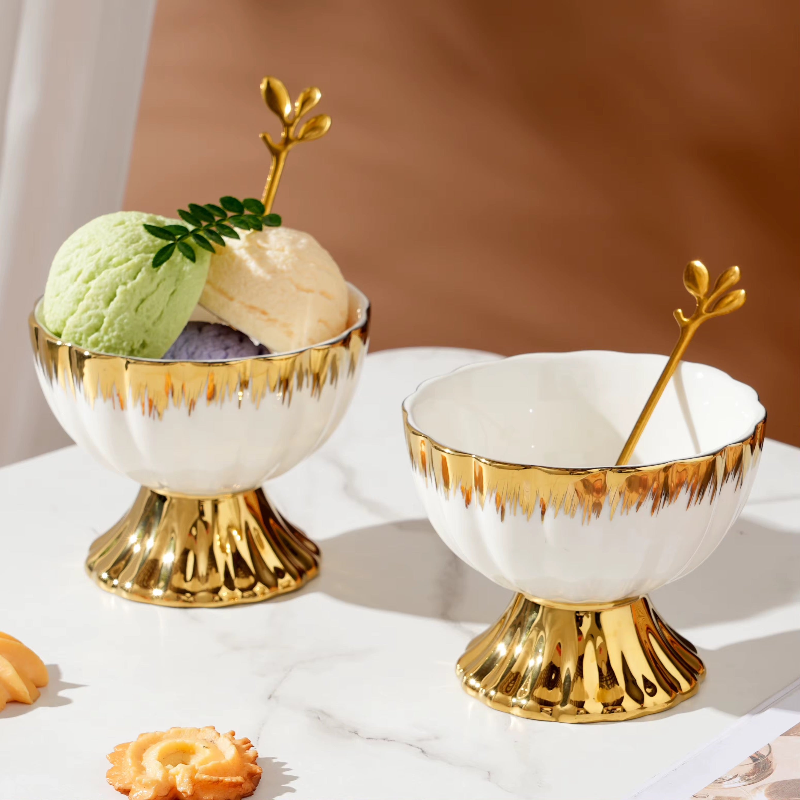 Tasses à dessert avec plateau