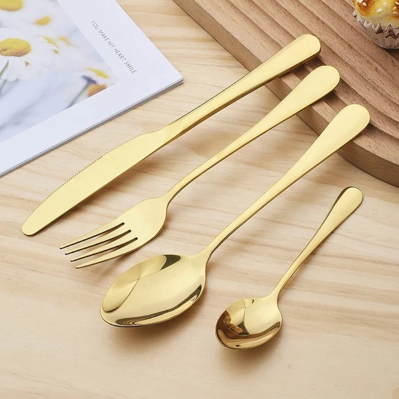 Ensemble de couverts  en doré ( gold) 24 pièces