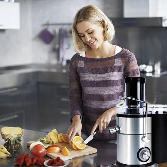 Royalty Line Extracteur de Jus 4 en 1 - Blender / Hachoir / Moulin à Café - Extracteur de Fruits et Légumes - Extracteur de Jus avec Tasse à Jus de 1 Litre et Réservoir de Pulpe de 2 Litres - Power Juicer à 3 Vitesses - 1000W - Multi Juicer - Argent