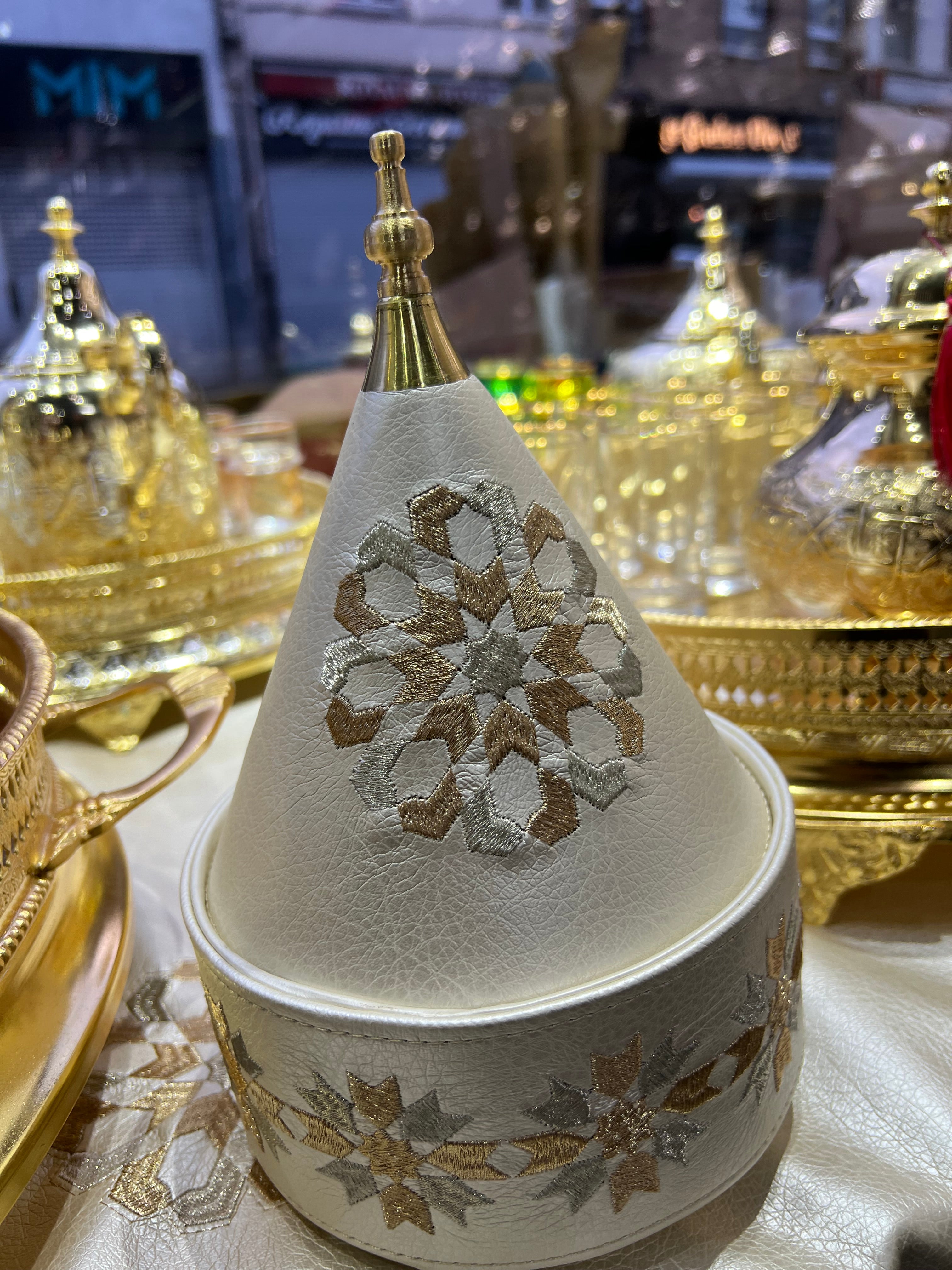 Tefour /tayfour/ tifour / mida déco doré/ zelija cartier/tajine cuir